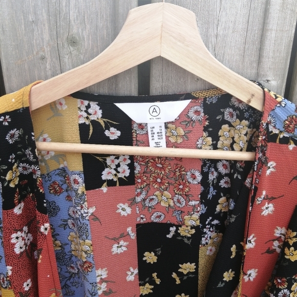 Wrap-around Blouse - Picture 2 of 5